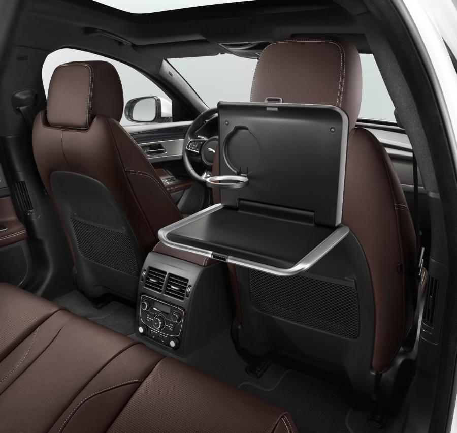 Интерьер Jaguar XF S Sportbrake 2017 года  (WW) (фото 42 из 67)